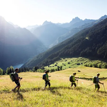 Helmreich-5 By Interhome *